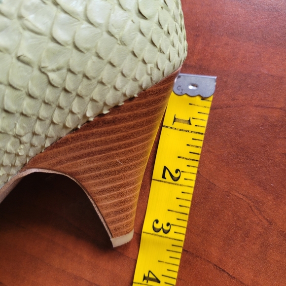 ZIGI Girl Green Snakeskin Leather Almond Toe Vintage Pump Heels Size 9 - Picture 10 of 10